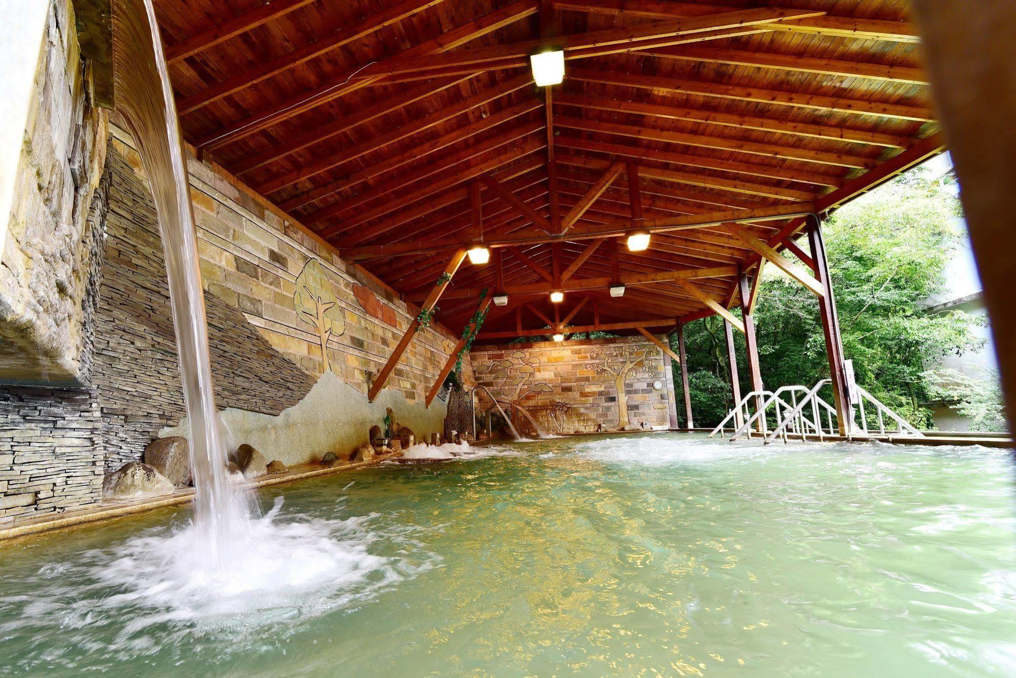 Jenq Yang Hotspring Hotel Ren’ai Zewnętrze zdjęcie